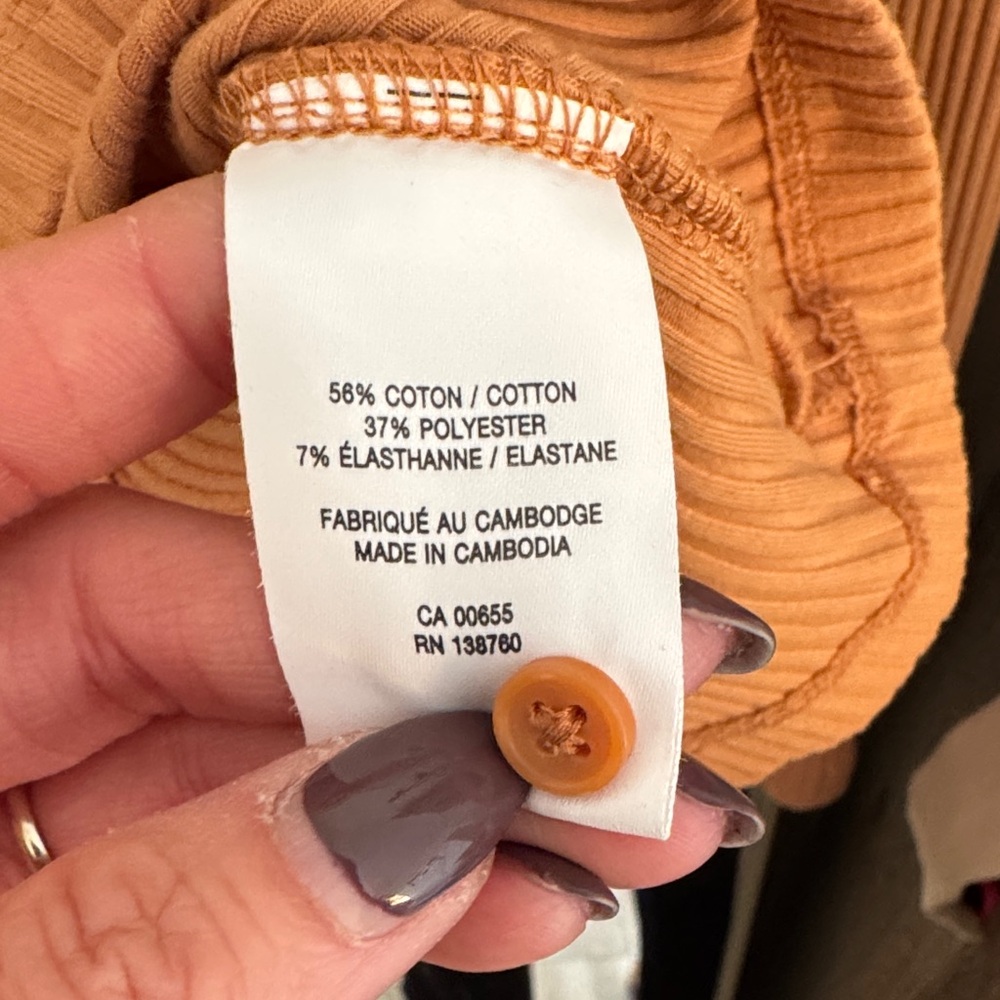 Reitmans Ribbed Button-Up Collared Top - Tan - Picture 3 of 3